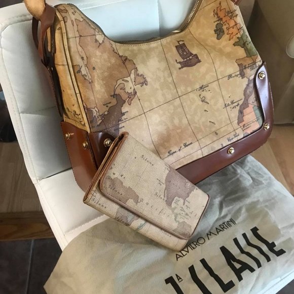 Auth.Vintage Alviero Martini A1 Class Hobo. Wallet not included - Picture 3 of 13